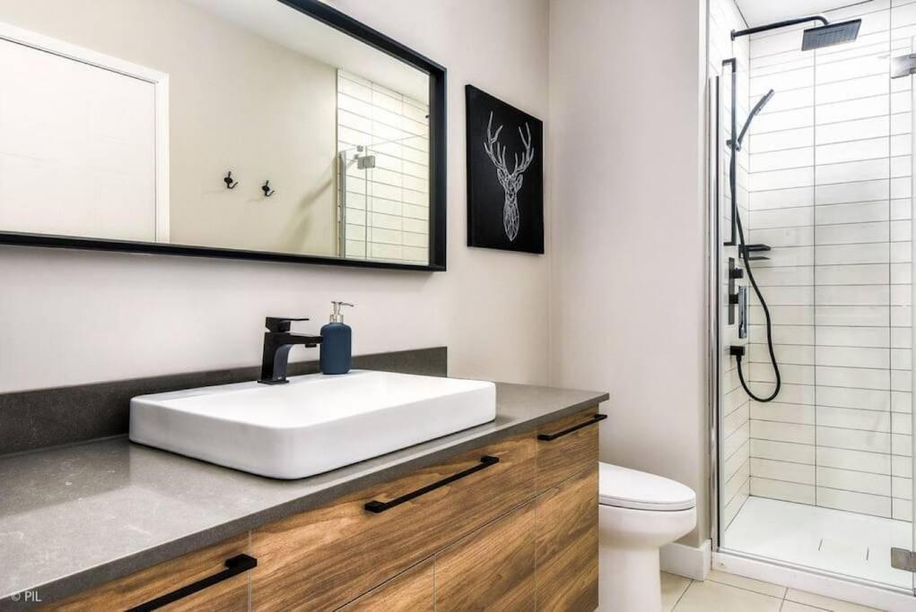 Chic Mt-Tremblant Condo With View On The Lake By Denstays Mont-Tremblant Exteriör bild