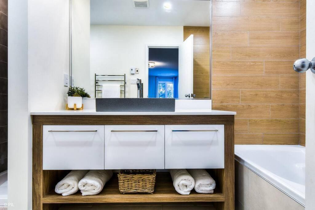 Chic Mt-Tremblant Condo With View On The Lake By Denstays Mont-Tremblant Exteriör bild