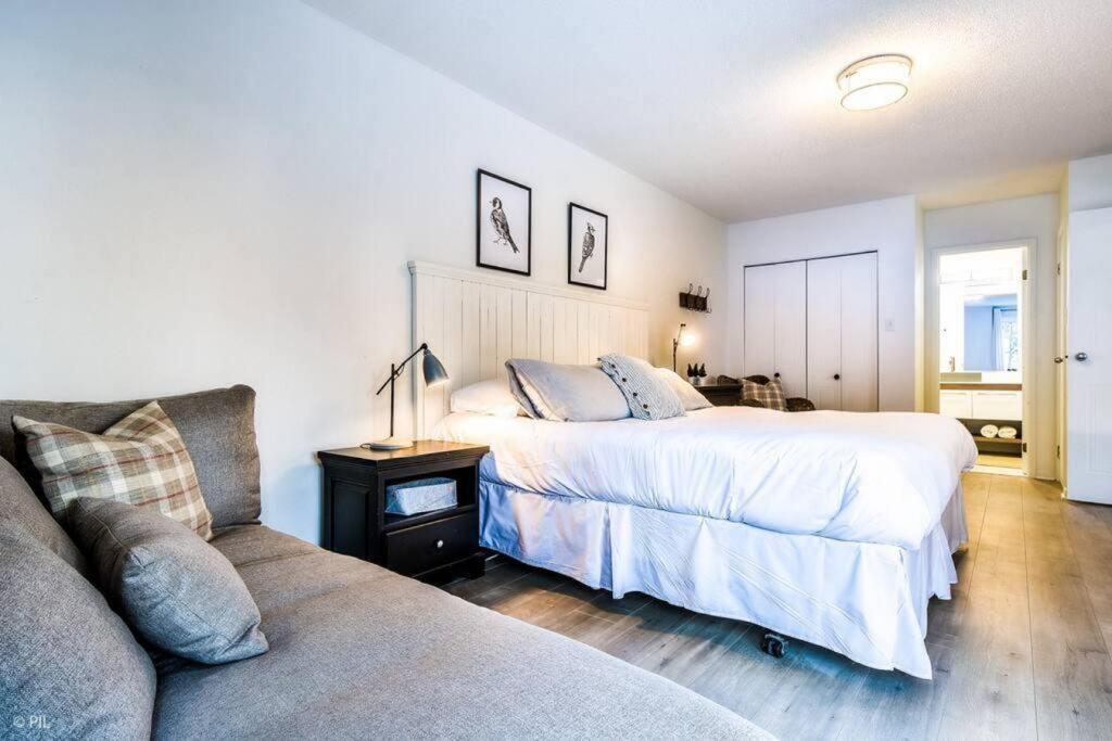 Chic Mt-Tremblant Condo With View On The Lake By Denstays Mont-Tremblant Exteriör bild
