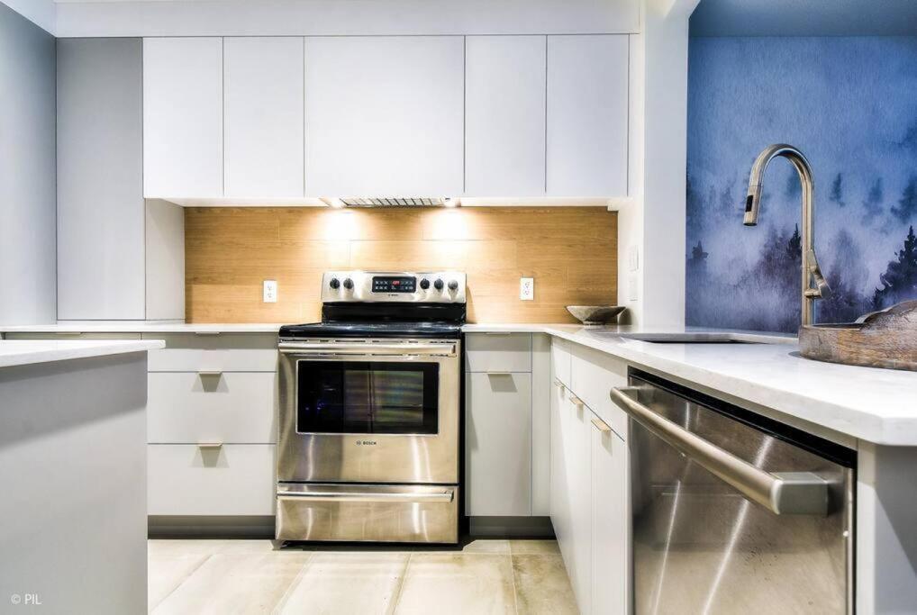Chic Mt-Tremblant Condo With View On The Lake By Denstays Mont-Tremblant Exteriör bild